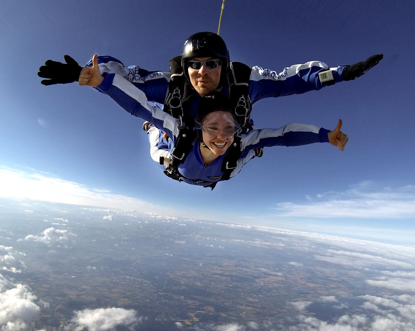 Fallschirm-Tandemsprung mit Handcam-Video und Fotos